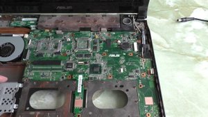 Ноутбук asus n73sm при подключении блока питания сам запускается но нет изображения