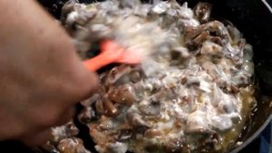 78.  Жареные шампиньоны в сметане.