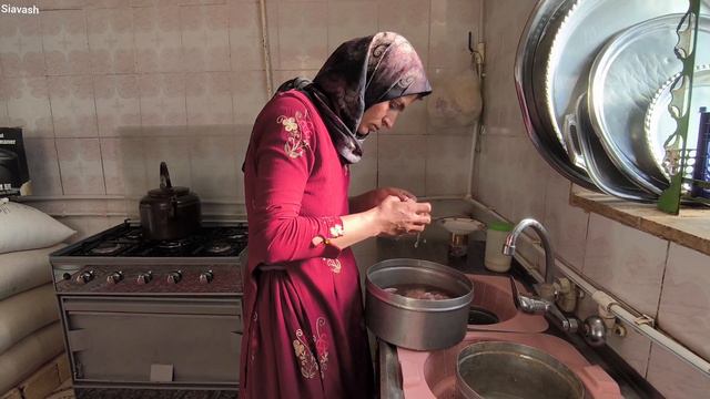 Building a Concrete Wall and Cooking Delicious Tribal Woman's Ash for Dinner смотреть онлайн