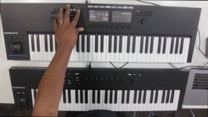 Worth The Extra $500!?? |Native Instruments Komplete Kontrol A61 vs S61 Comparison|