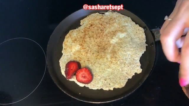 Овсяноблин с клубникой и гранатовым сиропом: рецепт от Foodman.club смотреть онлайн