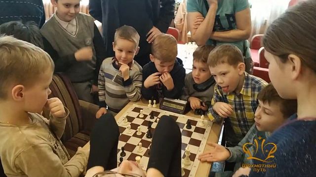 Дети сильно увлечены шахматами! Необычная шахматная задача!!!