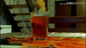 Эксперимент с индикатором. Чай и лимонная кислота