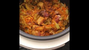 Гороховая каша с мясом и копчёностями в мультиварке.