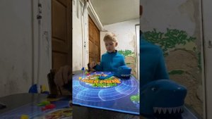 Когда у ребенка забираешь телефон, ребенок начинает доставать из шкафа настольные игры ???