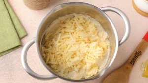 Пышные оладьи на йогурте с яблоками