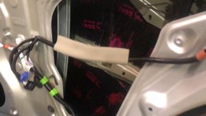 Повышенная шумность в салоне Toyota RAV4 - это поправимо. Зашумили, использую шви материалы SGM.