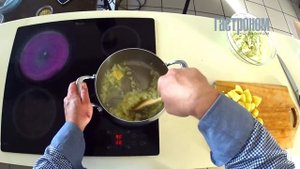 Рагу из капусты со сливками и яйцами