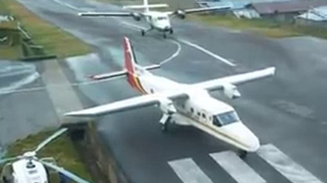No. 1 Most Extreme and Dangerous Airport: Lukla Tenzing-Hillary Airport, Nepal 全球最危險機場 смотреть онлайн