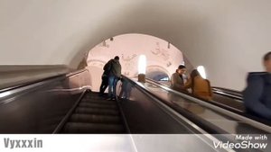 Москва 581 выход в город на улицу из внутри вестибюля со станции метро октябрьская осенью днем