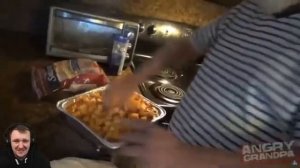 Amigon смотрит видео как Злой Дед готовит лазанью