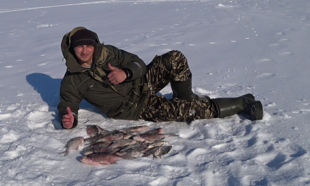 Зимняя рыбалка с ночевкой. Рыбалка в Башкирии зимой. Зимняя рыбалка в палатке с ночевкой. Лунка рыбалка зимой.