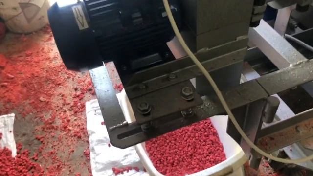 Экструдер для кормов и рыболовного пеллетса. смотреть онлайн