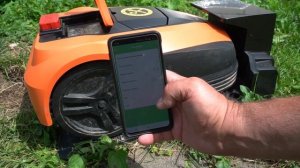 Помощник на даче Robokos RM2500i газон под его присмотром
