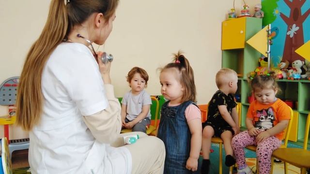 Сиреневая (младшая группа). Врач смотреть онлайн