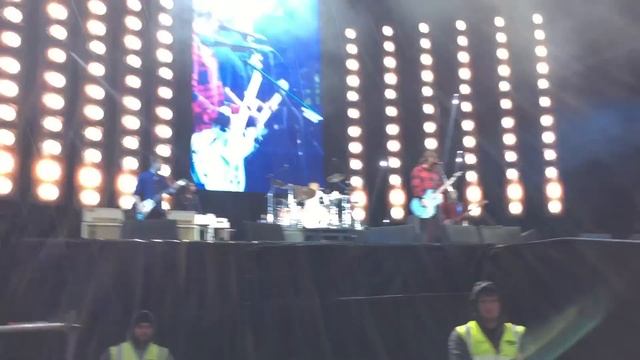 Foo Fighters - Jailbreak (Thin Lizzy Cover) - Slane Castle, Ireland 2015 смотреть онлайн