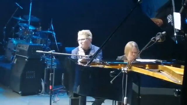 Александр Лисихин и Анна Шмидт - Поем с залом 22.02.2023 смотреть онлайн