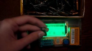 100 штук. Конденсаторы из Китая 2200µF 25V nichicon