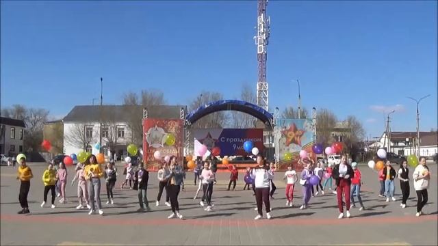 Праздничный флешмоб посвящённый международному дню танца