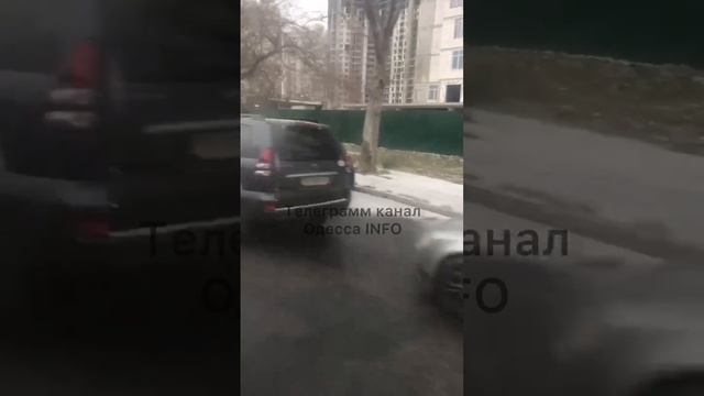 В Одессе автовладельцы выстроились в километровые очереди за бензином. смотреть онлайн