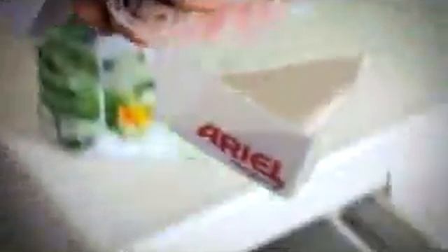 Собираем грязные халаты и стираем с новым Ariel ProZim7 смотреть онлайн