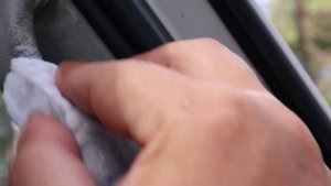 Как легко очистить дверные карты от застарелой грязи меламиновой губкой. Лайфхак