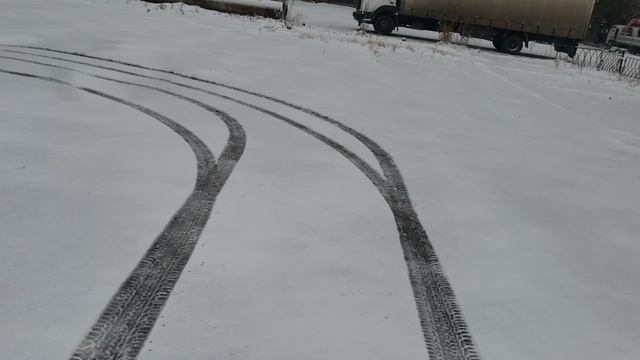 Смещение задних колес в сторону центра поворота, которое нужно учитывать при каждом повороте