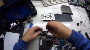 Замена петель и корпуса ноутбука Acer Aspire E1-510