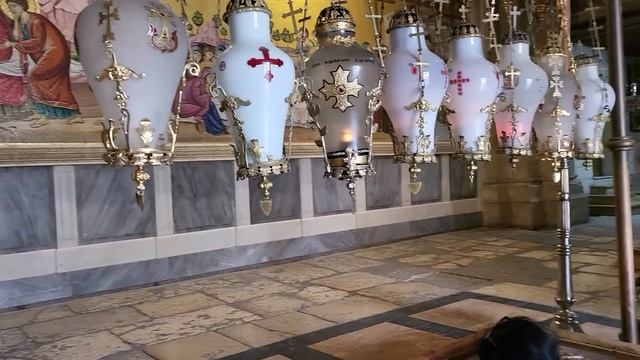 Может ли кровоточить Камень Миропомазания в Храме Гроба Господня?