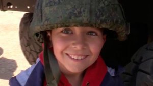 В освобожденные города и поселки Донбасса российские военные привозят гуманитарную помощь