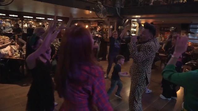 Короли Твиста - "Москвичка" смотреть онлайн