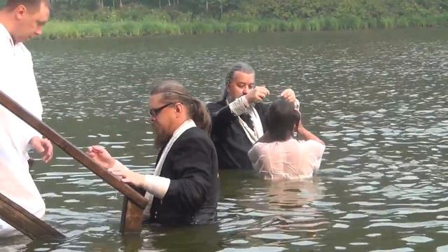 Крещение 2 - х месячных детей в Монастырском озере. Лесосибирск смотреть онлайн