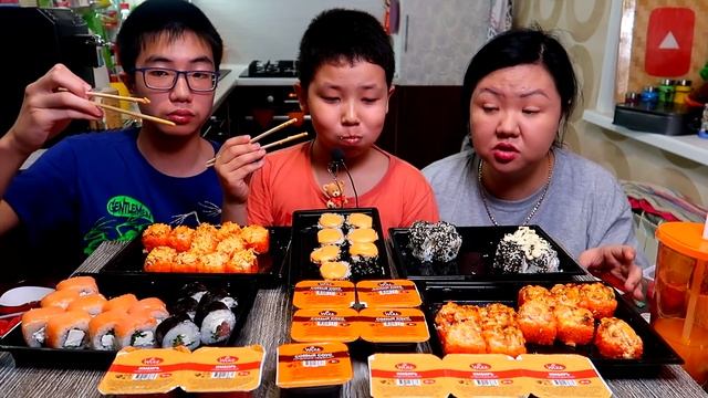 Мукбанг Роллы-суши. Два огромных сета! Чуть не лопнули / Mukbang Rolls-sushi. Two huge sets! смотреть онлайн