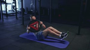 Русские скручивания с блином/ Plate russian twist