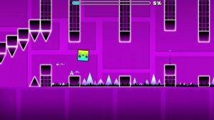 Пытаюсь пройти уровень geometry dash 4