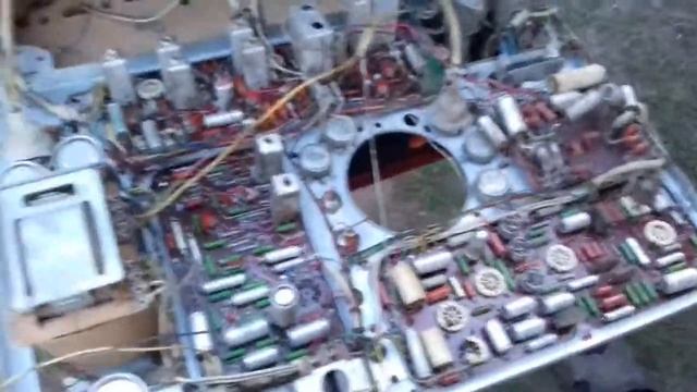 Разбор чёрного-белого телевизора Березка 215(что в нутри) смотреть онлайн