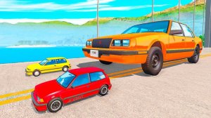 САМАЯ БОЛЬШАЯ МАШИНА ПРОТИВ МАЛЕНЬКИХ ТАЧЕК В BeamNG.drive