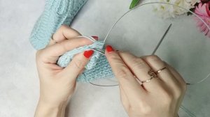 #вязаниеДляДеток Очень простые носочки на двух спицах, с удобной пяткой и красивым мыском.