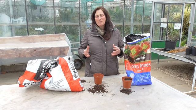 Different types of growing media (potting compost) смотреть онлайн