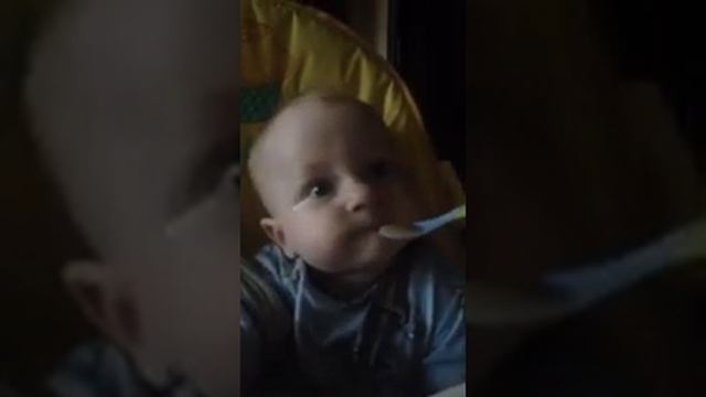 Егор кушает кролика и плачет смотреть онлайн