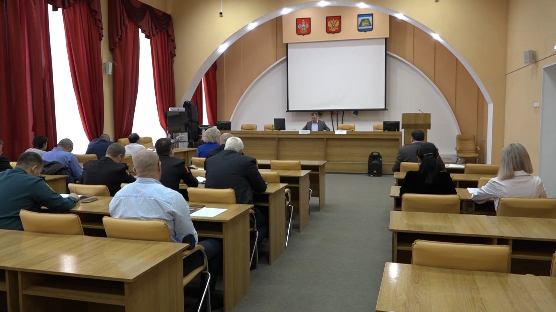 В администрации Северского района обсудили сферу незаконного оборота древесины.