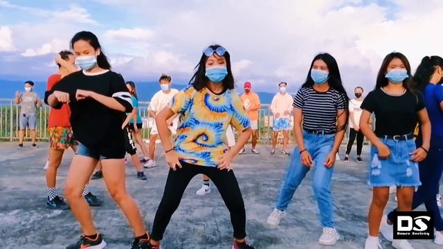 Random Tiktok Dance Challenge смотреть онлайн