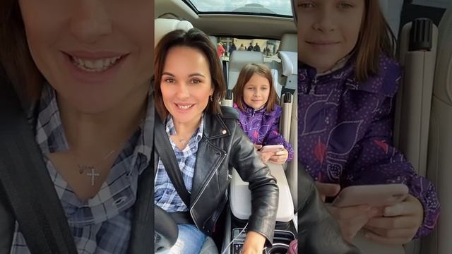 Смешные видео I Вот и уступай место бабушкам!