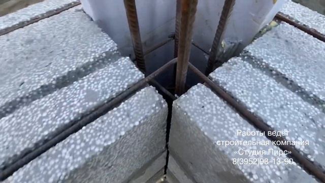 Монтаж стен первого этажа полистеролбетон