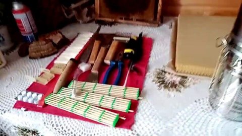 Пчелоинвентарь для начинающего пчеловода.