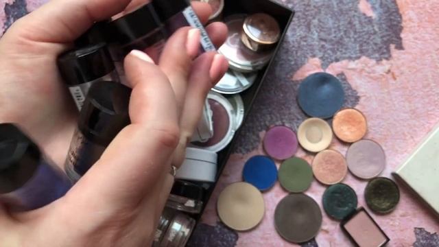 Расхламление однушек, пигментов, кремовых теней. Alex Myatt смотреть онлайн