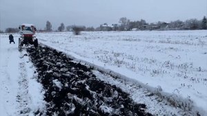 Поздняя вспашка на Т-25 / Заморозка сорняков/ Вспашка зимой