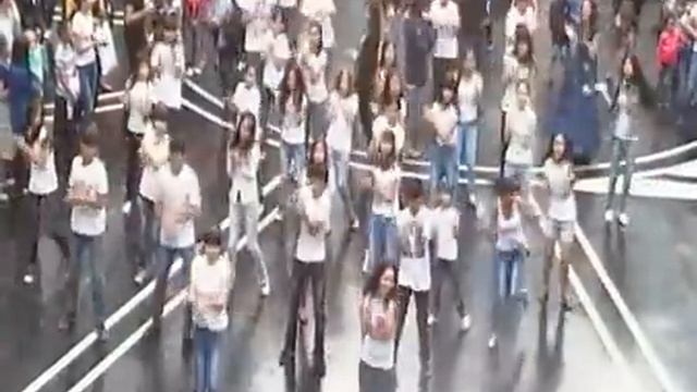 Флешмоб в Хан-Шатыре "Радужная жизнь".avi смотреть онлайн