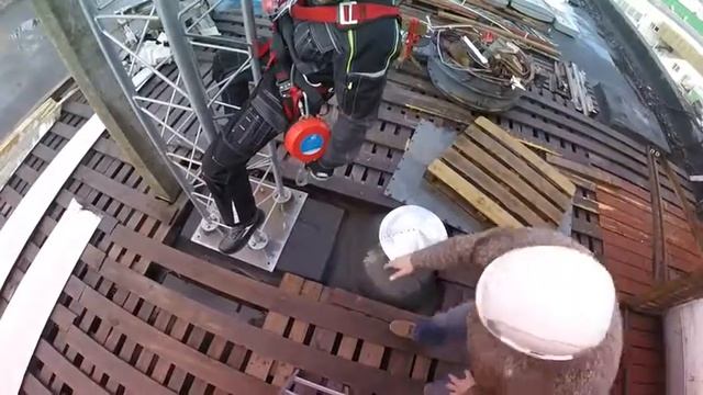 Подъем на конструкцию с применением усов самостраховки смотреть онлайн