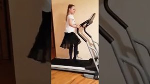 Танцы на беговой дорожке ❤